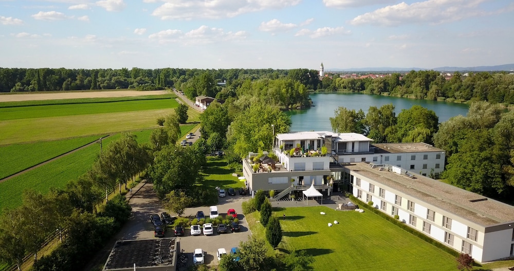 Seehotel Restaurant Die Ente — 4-Star Luxury Hotel in Ketsch, Germany