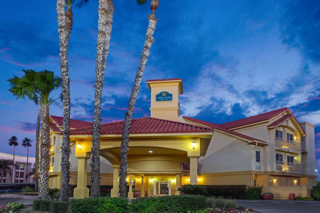 La Quinta Inn & Suites by Wyndham Tucson Airport - photo 4