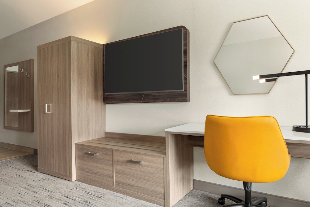 Holiday Inn Express & Suites Bessemer Birmingham SW by IHG - photo 8