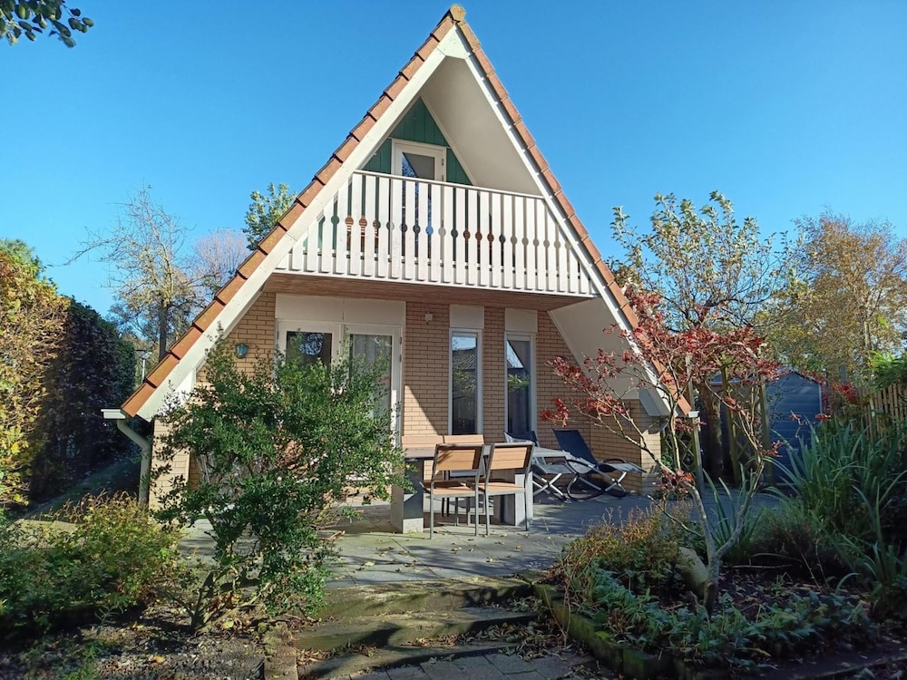 Cozy holiday home in Sint Maartenszee — 4-Star Luxury Hotel in Schagen, Netherlands