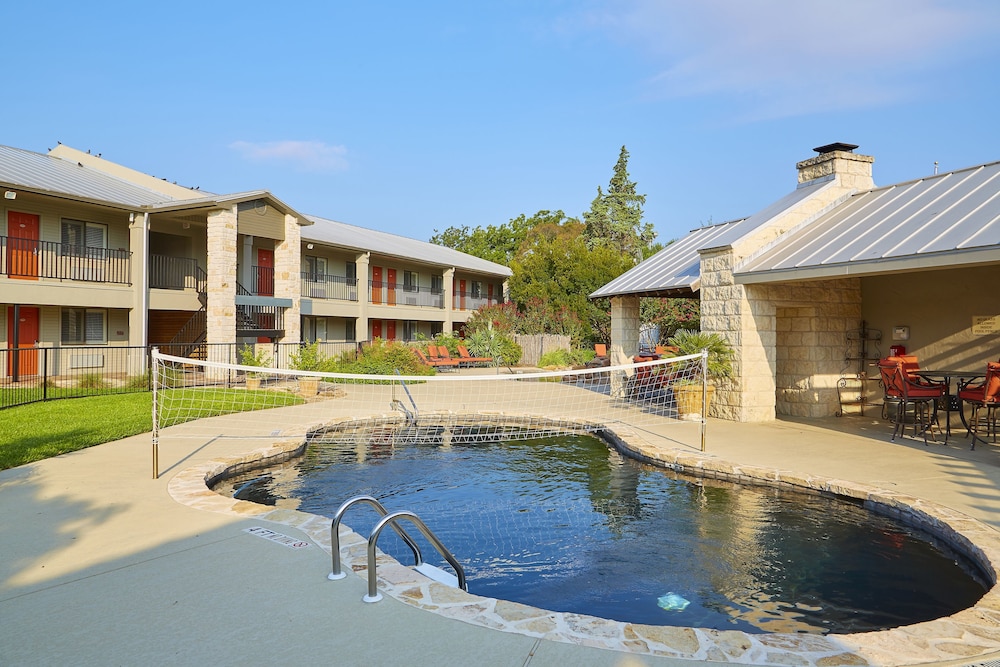 Fredericksburg Inn & Suites - photo 33