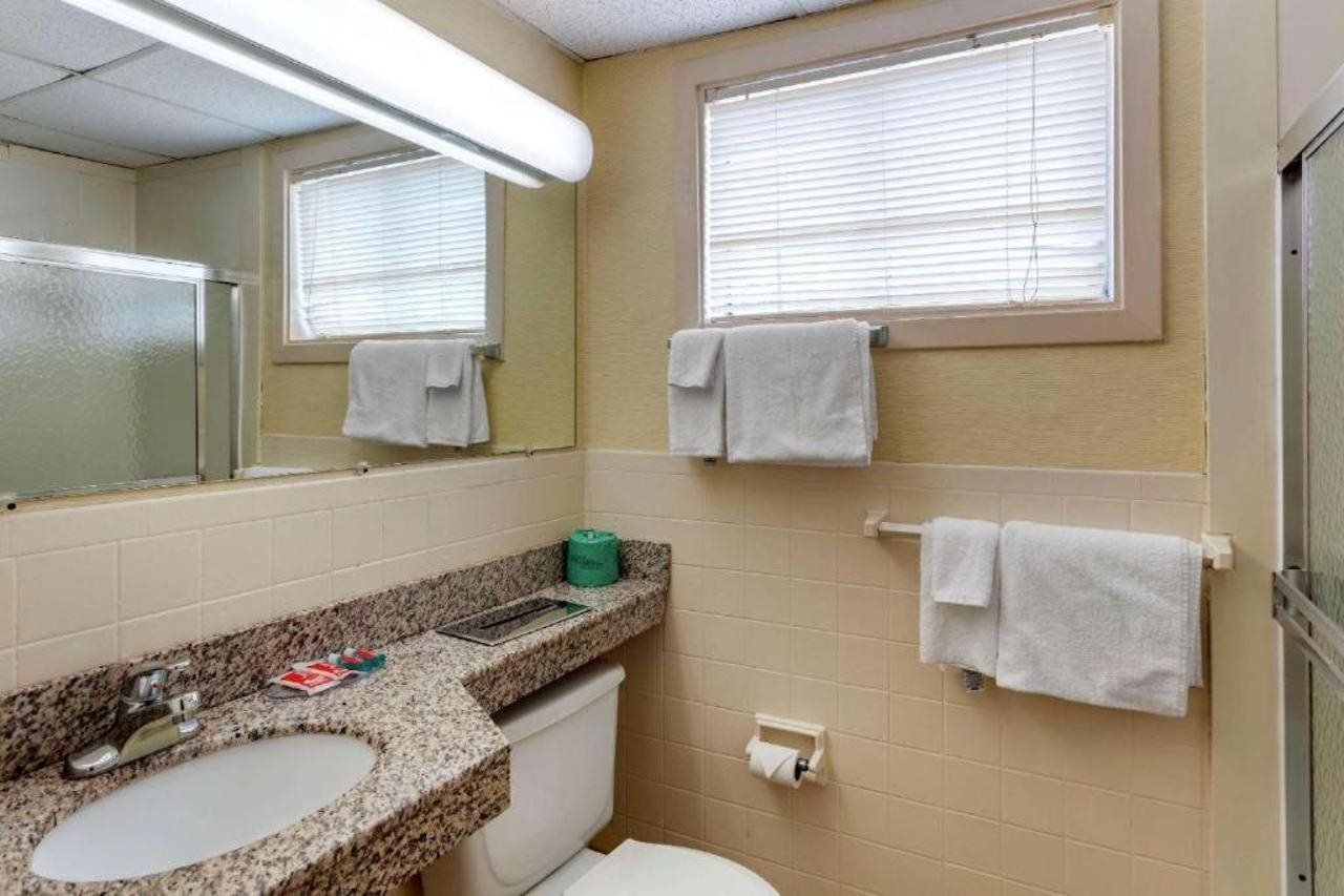 Economy Inn East Hartford CT - photo 19