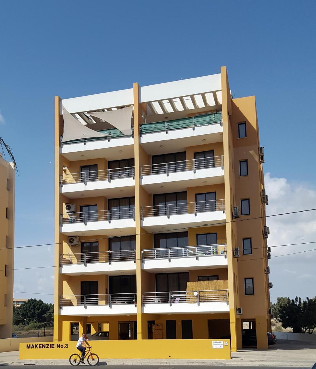 Mirabella Mackenzie 1 Bedroom Flat Near the Sea