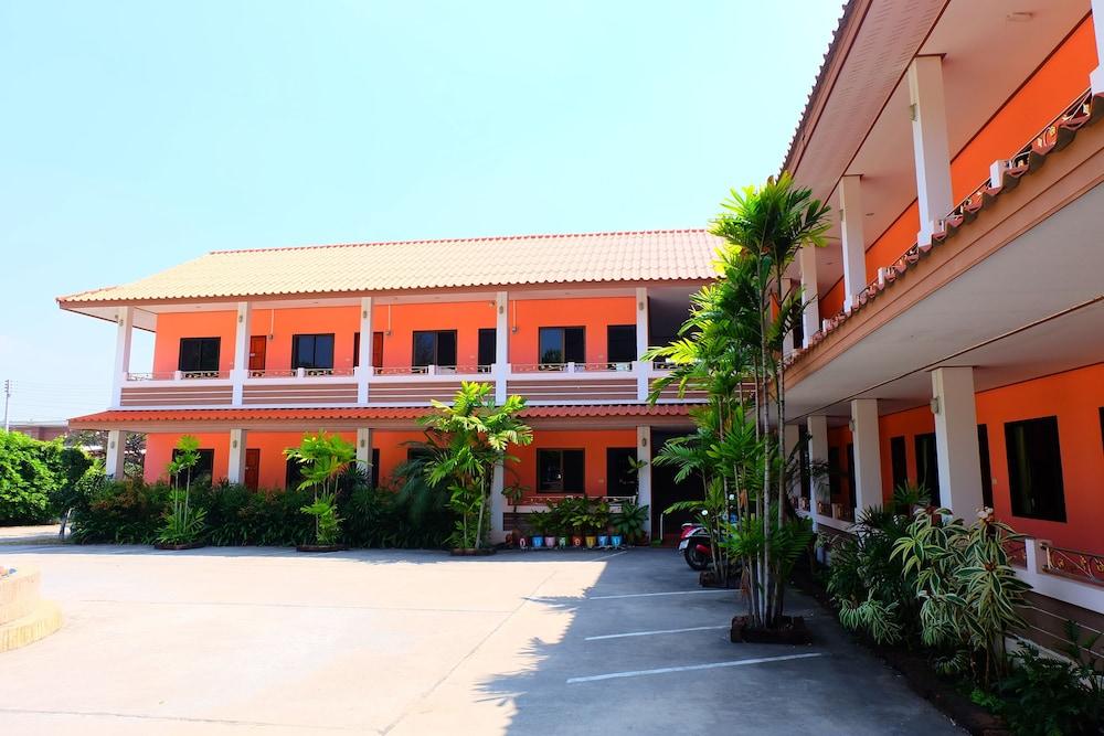 P P Resort - carbon neutral hotel in Tak
