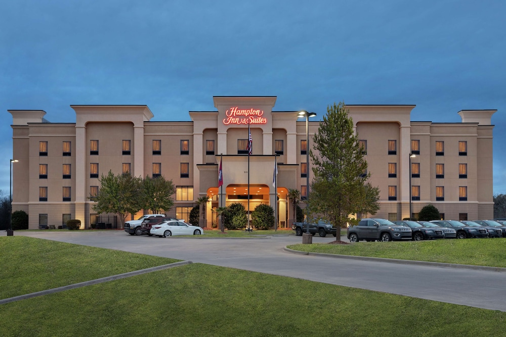 Hampton Inn and Suites Pine Bluff - photo 39