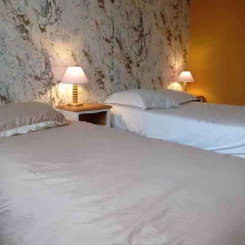 Les Rosiers Maison avec JACUZZI — 4-Star Luxury Hotel in Brive-La-Gaillarde, France