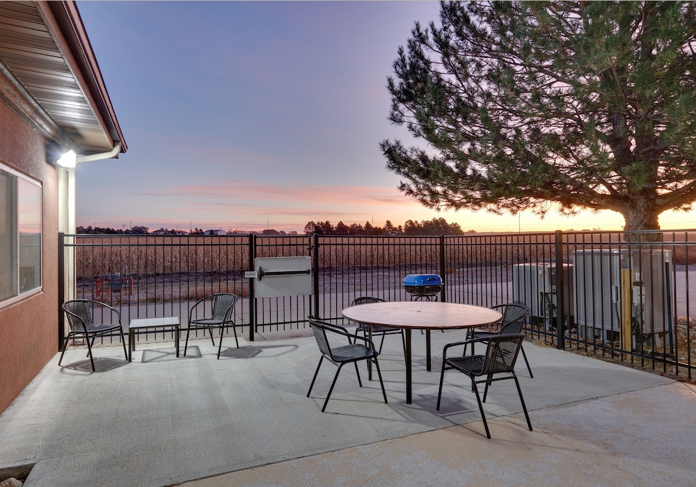 Holiday Inn Express Hotel & Suites Scottsbluff Gering by IHG - photo 20