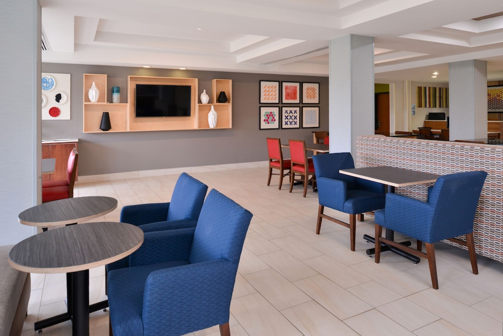 Holiday Inn Express & Suites Parkersburg Mineral Wells by IHG - photo 33