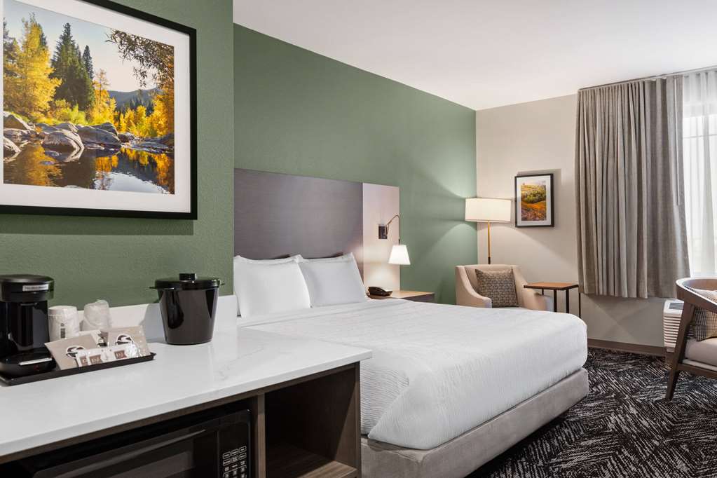 La Quinta Inn and Suites by Wyndham Lincoln - photo 23
