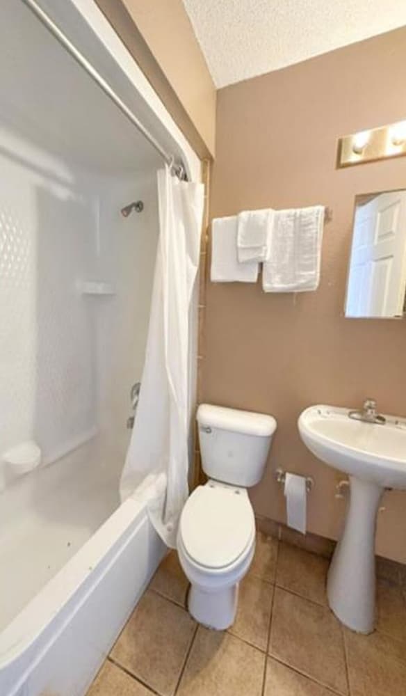 Sparta Seven Motel By OYO near Milledgeville - photo 32