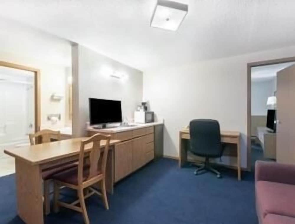 Super 8 by Wyndham Milbank SD - photo 18