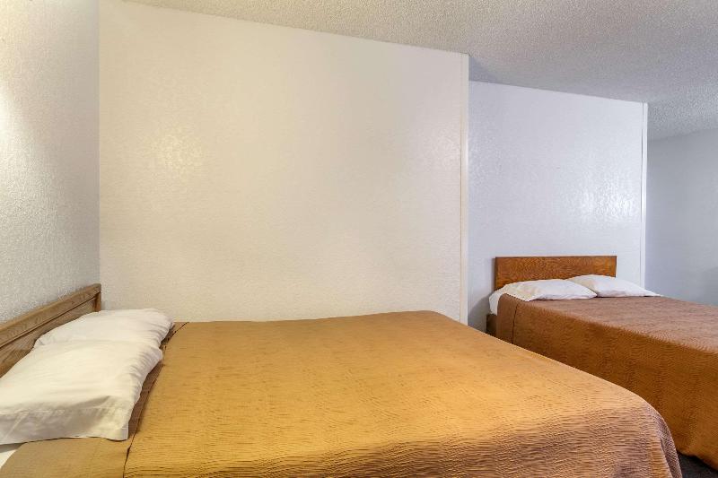 Rodeway Inn Brighton - photo 12