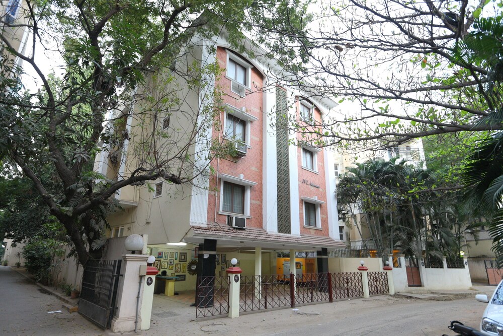 Oyo 20006 Silverkey T Nagar - last minute hotel in Chennai