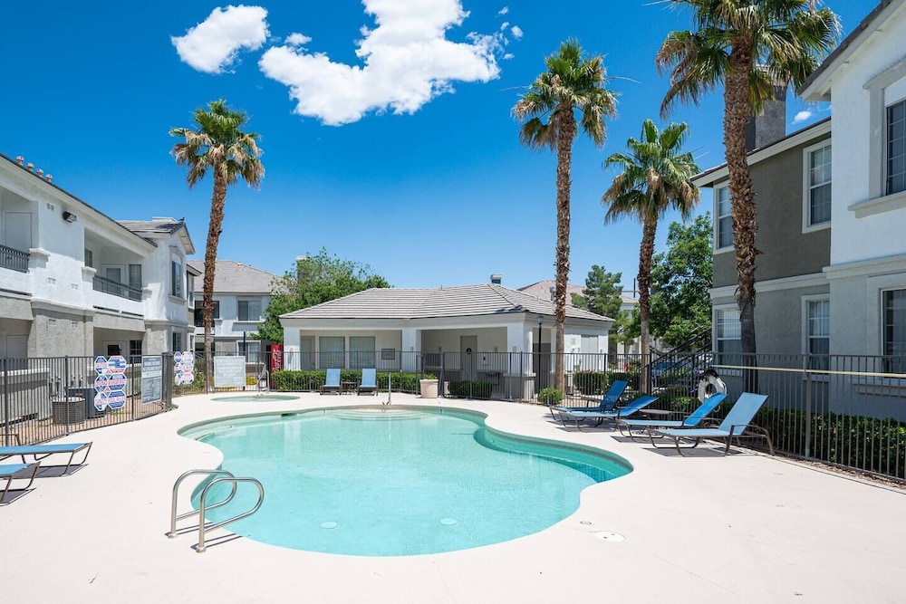 Large Private Condo Near Strip w Pool Las Vegas