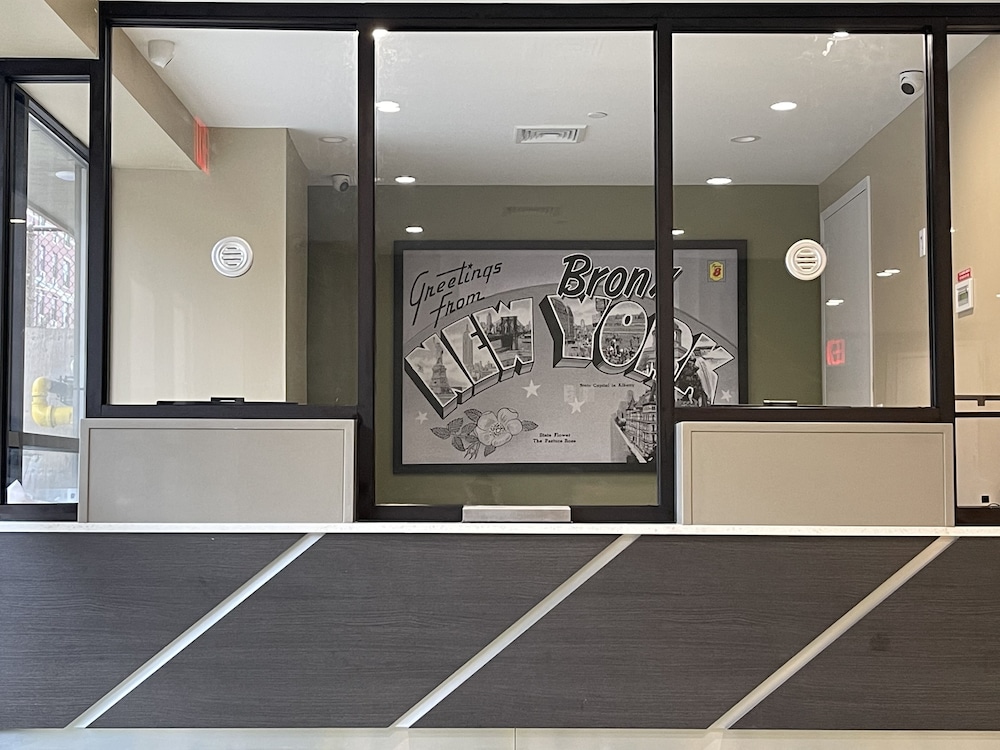 Super 8 by Wyndham Bronx Near Botanical Garden - photo 5