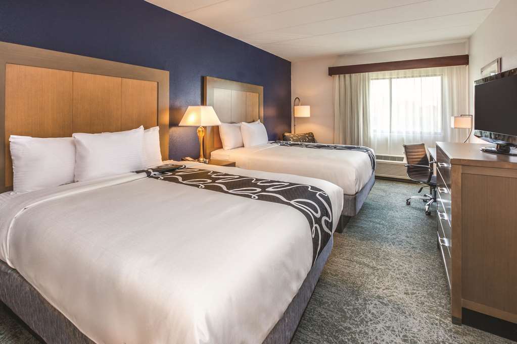 La Quinta Inn & Suites by Wyndham Philadelphia Airport - photo 13