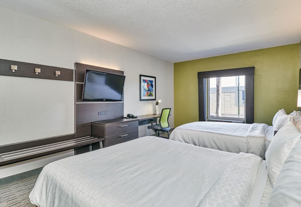 Holiday Inn Express Hotel & Suites Clearwater Us 19 N by IHG - photo 16