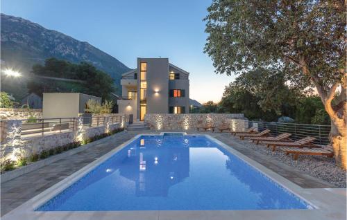 Six Bedroom Holiday Home In Zagvozd — 4-Star Luxury Hotel in Zagvozd, Croatia