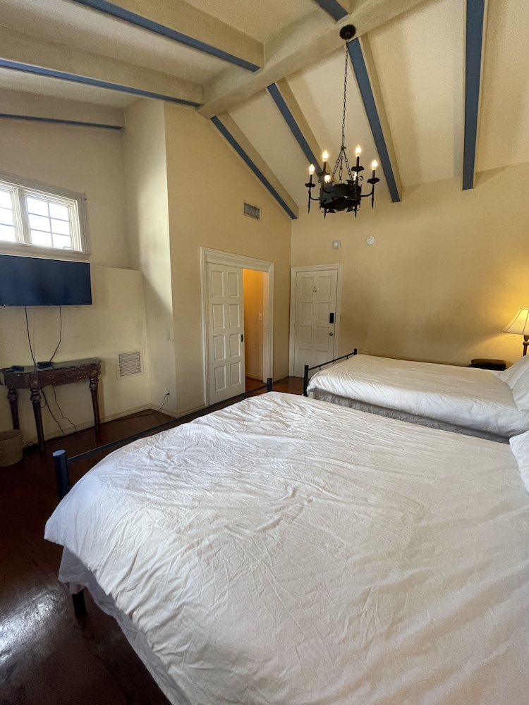 Young Mansion - photo 10