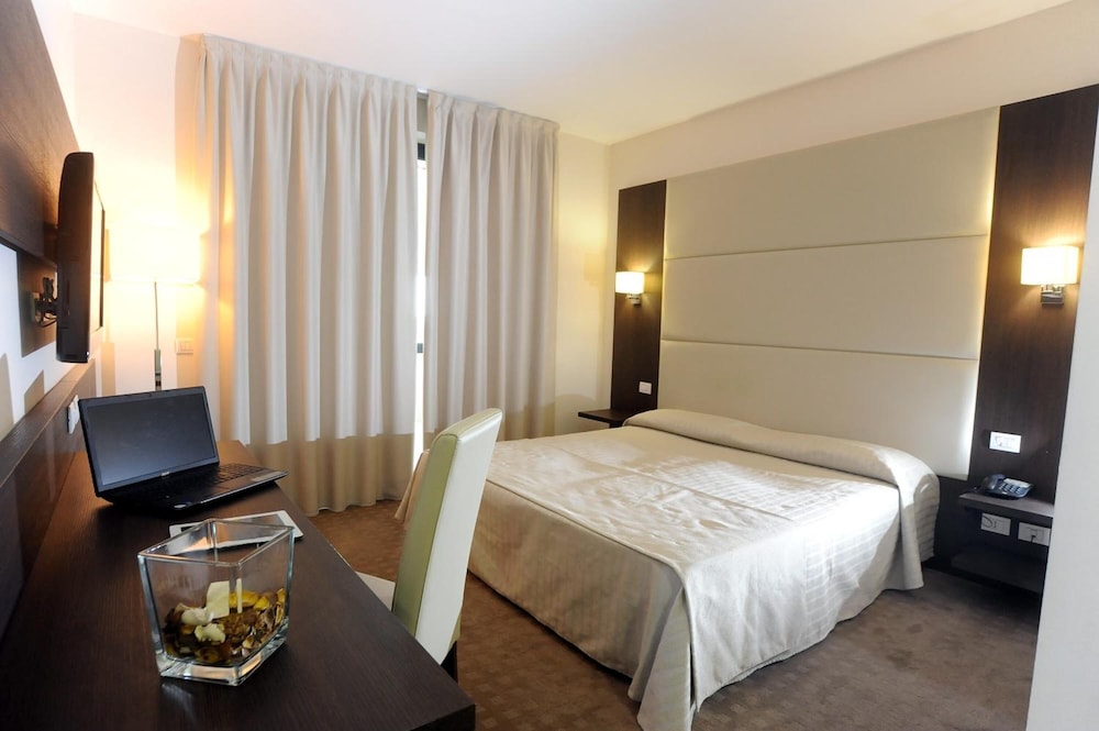 Palace Inn — 4-Star Luxury Hotel in Fiano Romano, Italy