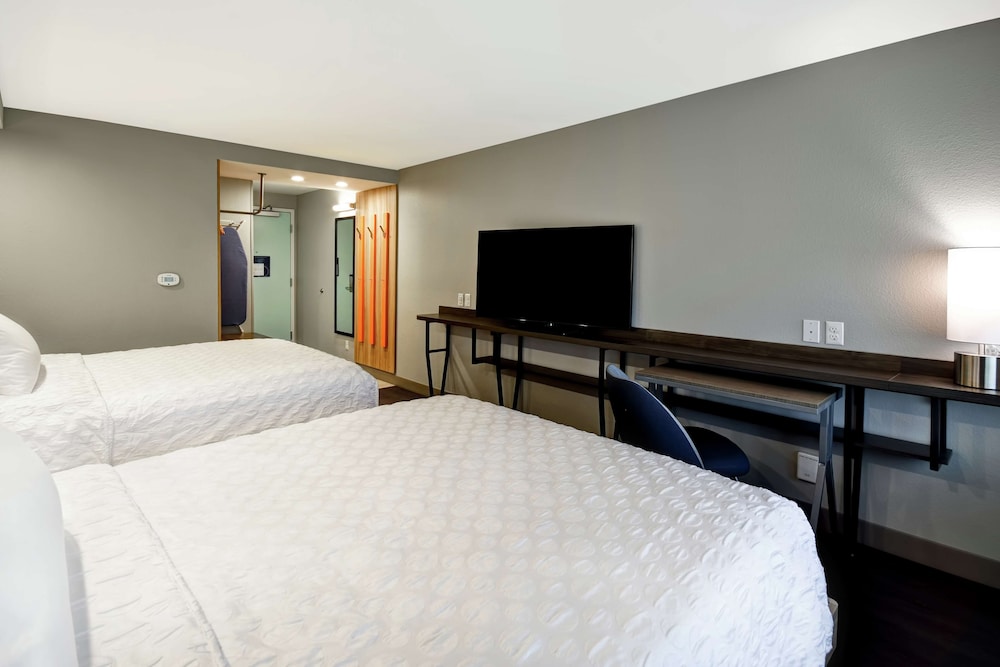 Tru by Hilton Sterling Heights Detroit - photo 11
