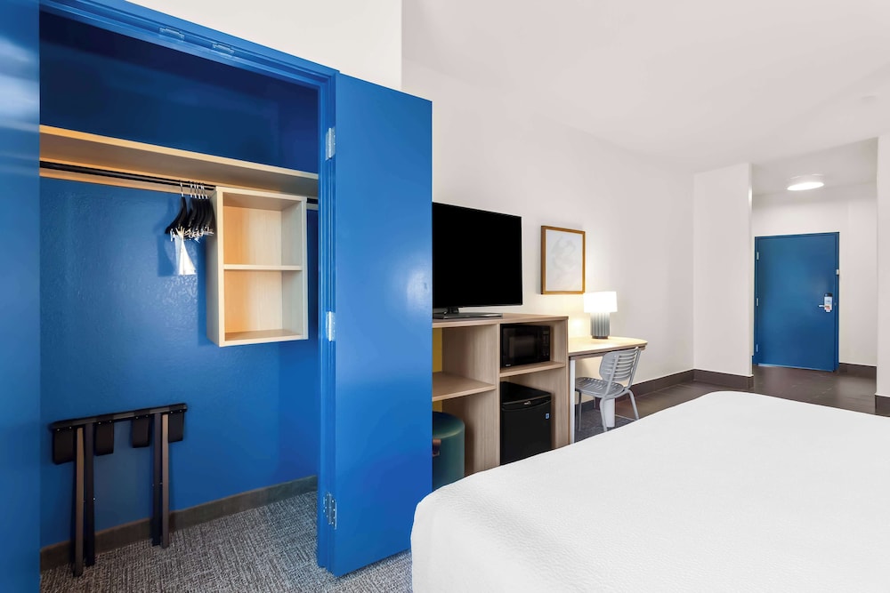 Spark by Hilton Pearland - photo 4