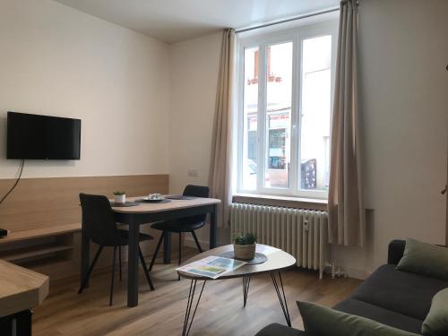 Le Larbaud Hypercentre Clim Thermes Rdc in Vichy, France