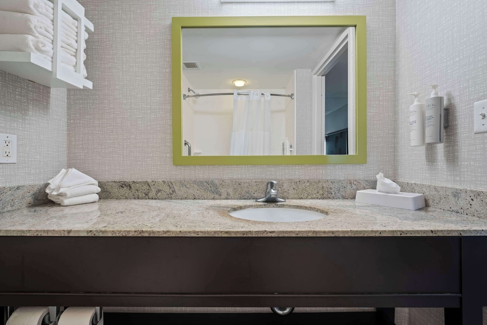 Hampton Inn Ridgefield Park - photo 32