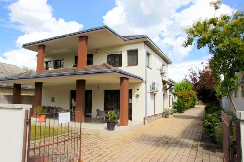 Solaris Garden Rooms — hotel in Cserkeszolo