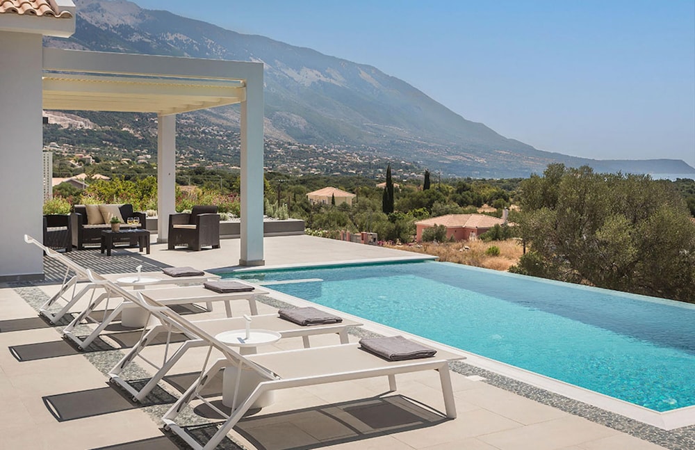 Villa Anelle in Karavados — 4-Star Luxury Hotel in Kefalonia, Greece