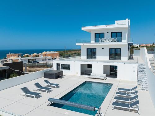 Villa Carpe Diem stunning villa with ocean view — 4-Star Luxury Hotel in Lourinha, Portugal