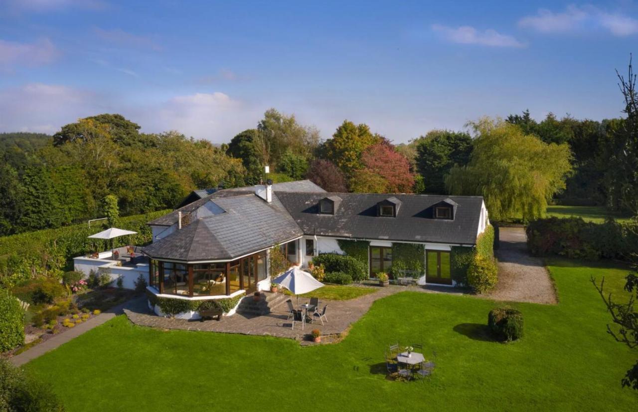 Luxurious tranquil private sleeps 8 free parking