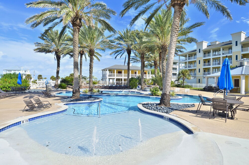 Beach Blast 3 Br home by RedAwning — 4-Star Luxury Hotel in Galveston, United States