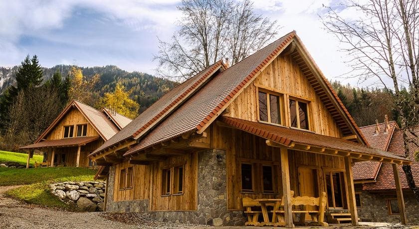 Dolomiti Village — hotel in Comeglians