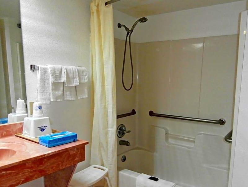 Americas Best Value Inn Valdosta Lake Park - photo 10