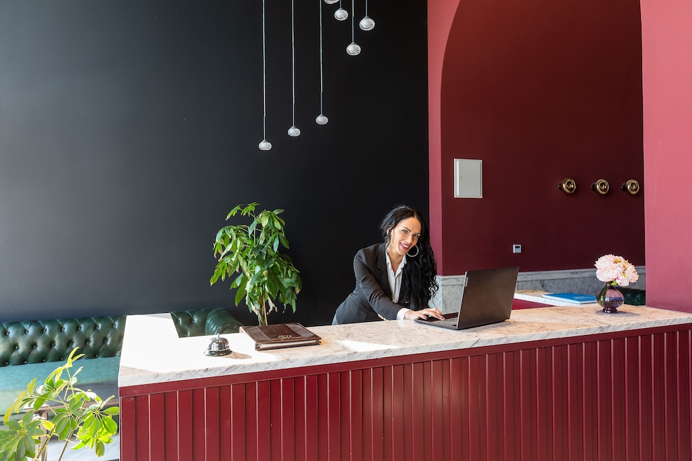 Palacio Del Mar - carbon neutral hotel in Budva