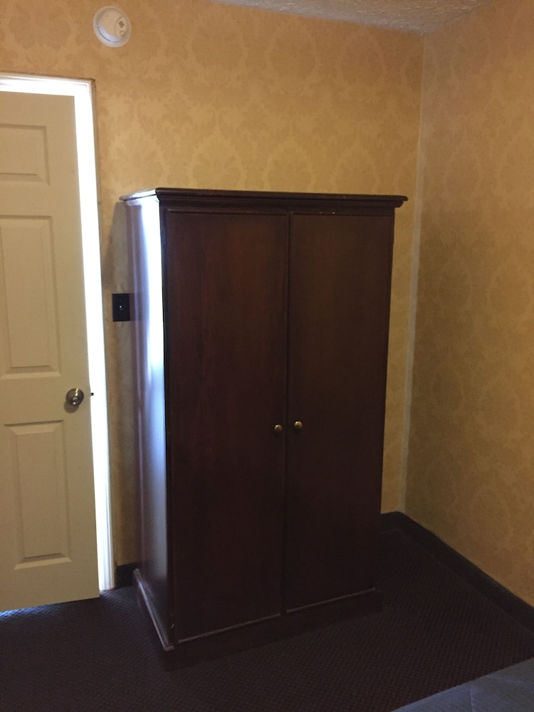 Town and Country Motel - photo 13