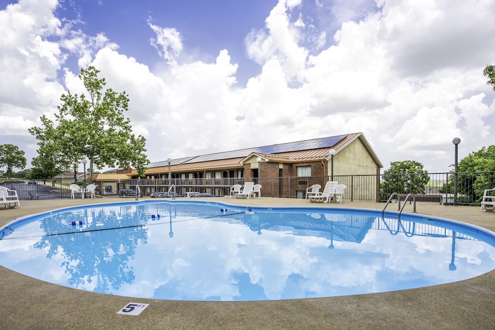 Branson's Best Motel - photo 24