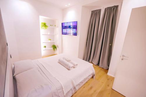 Central Luxury Free Wi Fi AC — 4-Star Luxury Hotel in Genoa, Italy