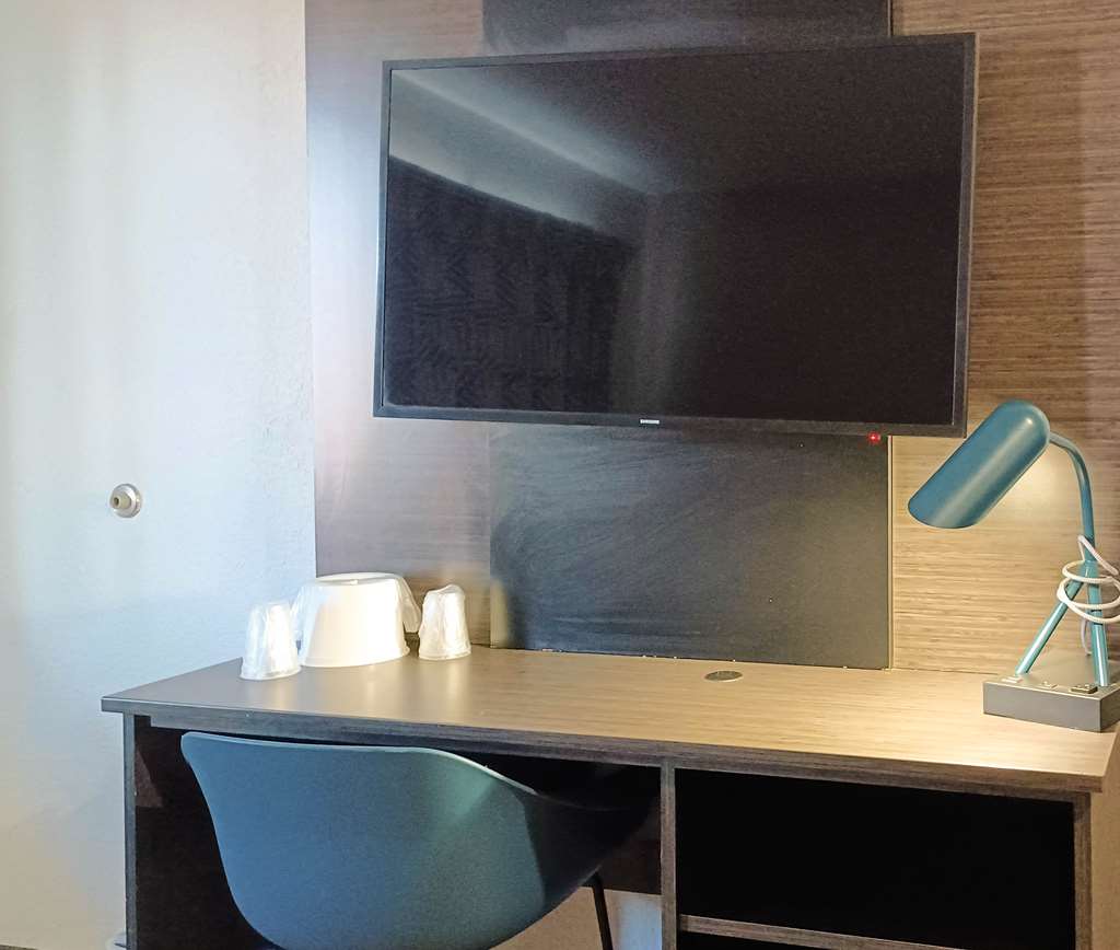 Motel 6 Fresno CA Blackstone North - photo 17