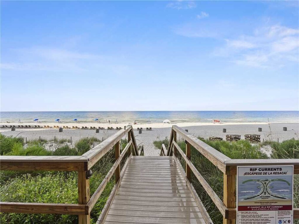 Majestic 1206 East Tower II Three Bedroom Condo - photo 32