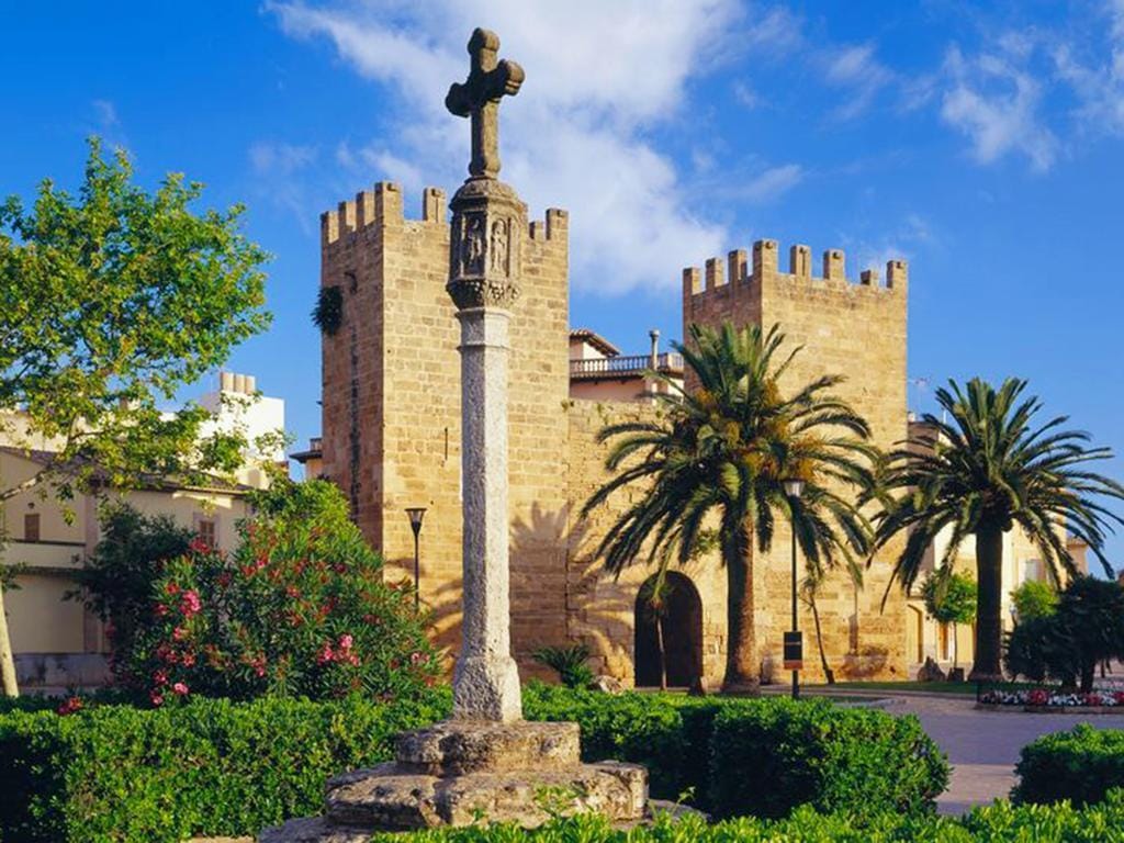 House Ca Na Blanca — 4-Star Luxury Hotel in Alcudia, Spain