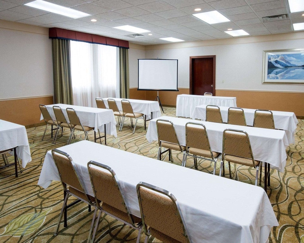 Comfort Suites Parkersburg South - photo 53