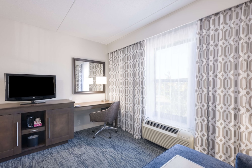 Hampton Inn Mount Airy - photo 15