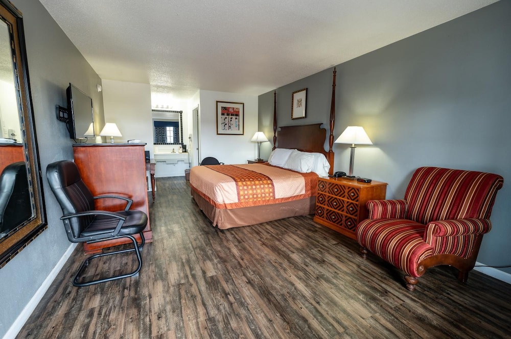 American Inn & Suites Russellville - photo 24