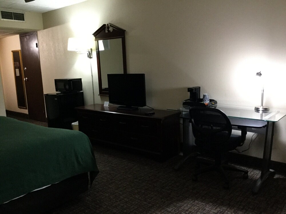 FairBridge Inn & Suites Poconos - photo 15