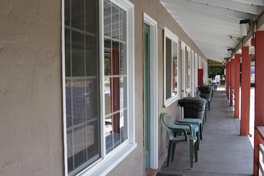 Jumping Frog Motel - photo 20