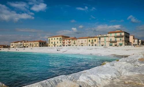 Villa Laura — 4-Star Luxury Hotel in Marina Di Pisa-Tirrenia-Calambrone, Italy