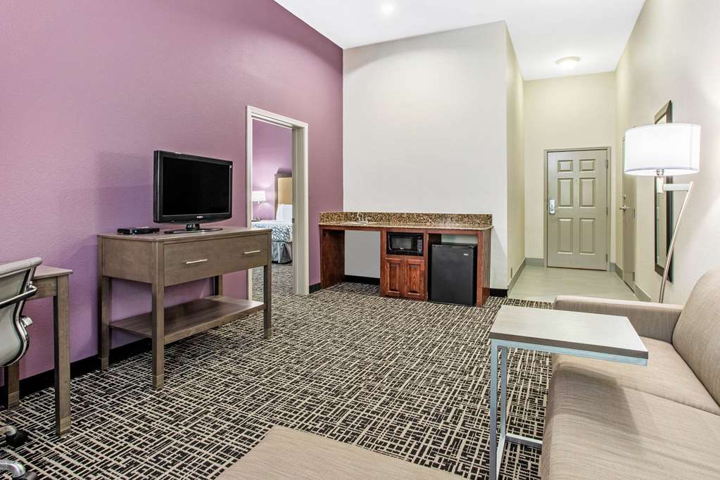 La Quinta Inn & Suites by Wyndham Hillsboro - photo 22
