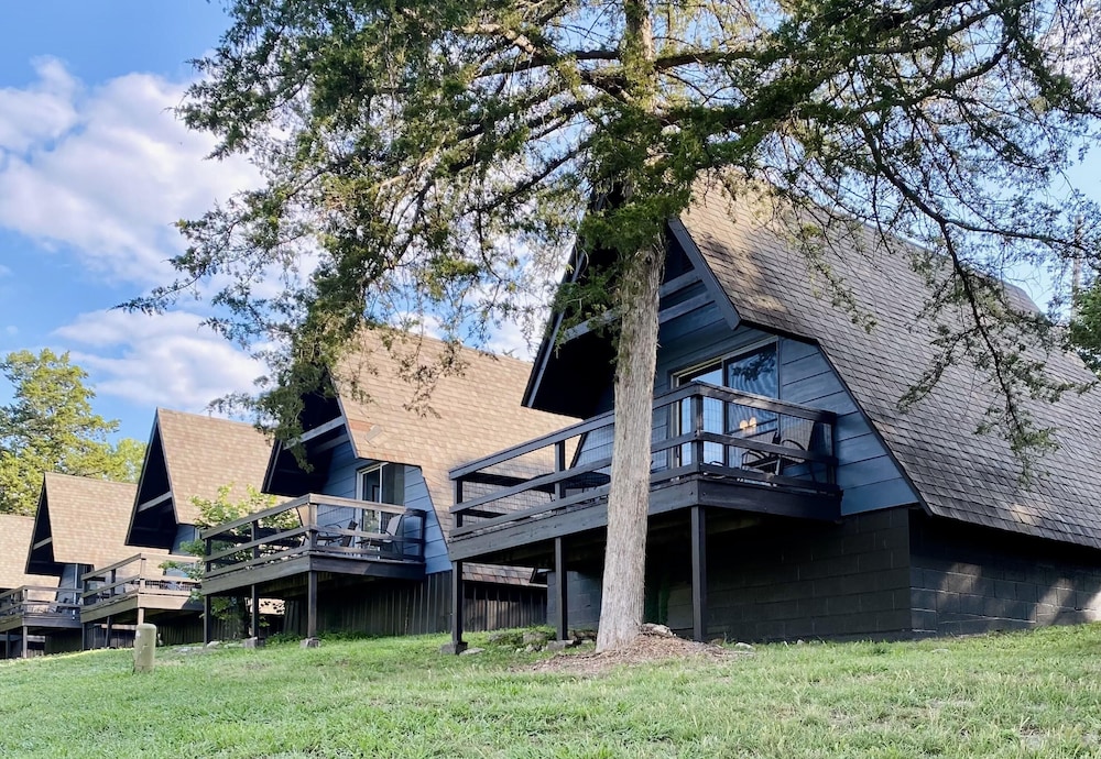 Calm Waters Cabin Resort - photo 91